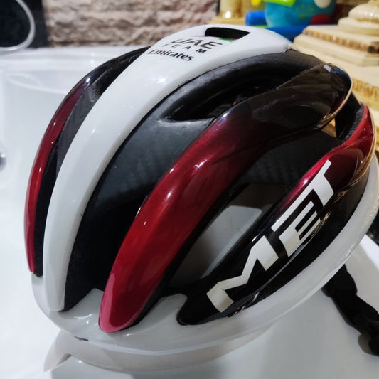 Helmet met trenta 3k carbon uae edition bekas